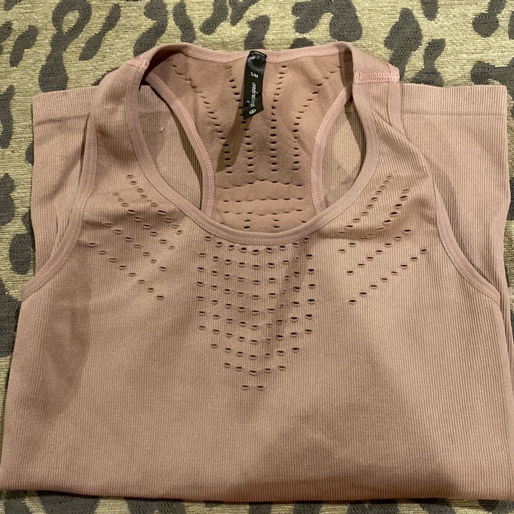 Pink athletic top. Super stretchy and comfy!